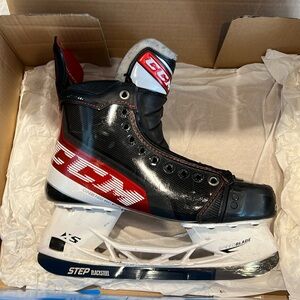 Men’s CCM JetSpeed FT4 hockey skates with step black steel blades, size 7.5